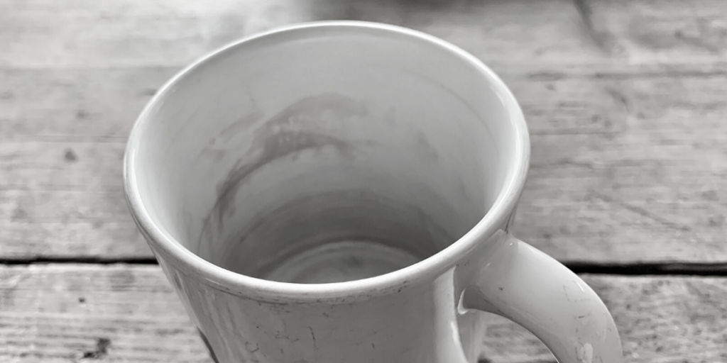 remove tea stains from tea stained cup
