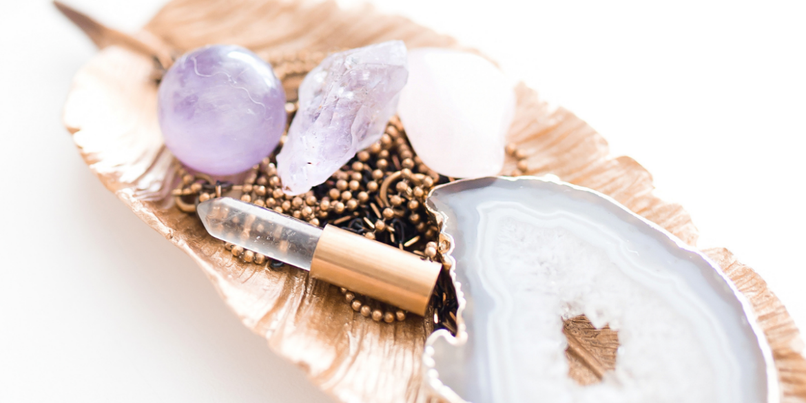 how to cleanse crystals using a larger stone