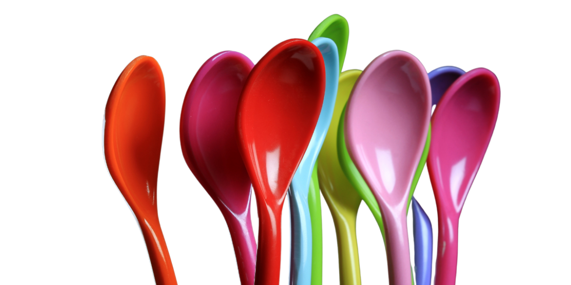 10 multicolored plastic spoons 